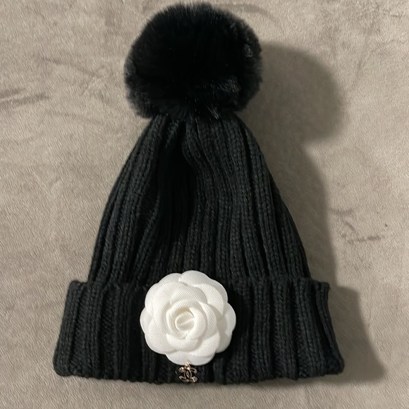 Camellia flower logo ribbed Pom Pom beanie hat main image 5